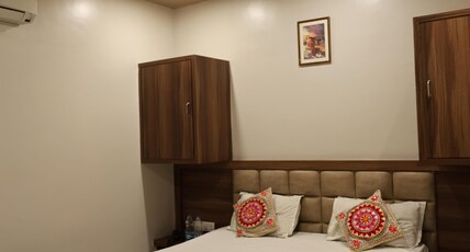 HOTEL SHIV RESIDENCY Room Type - Deluxe Room