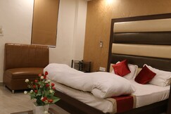 Hotel Mona Regency Near Nirman Vihar Metro Station