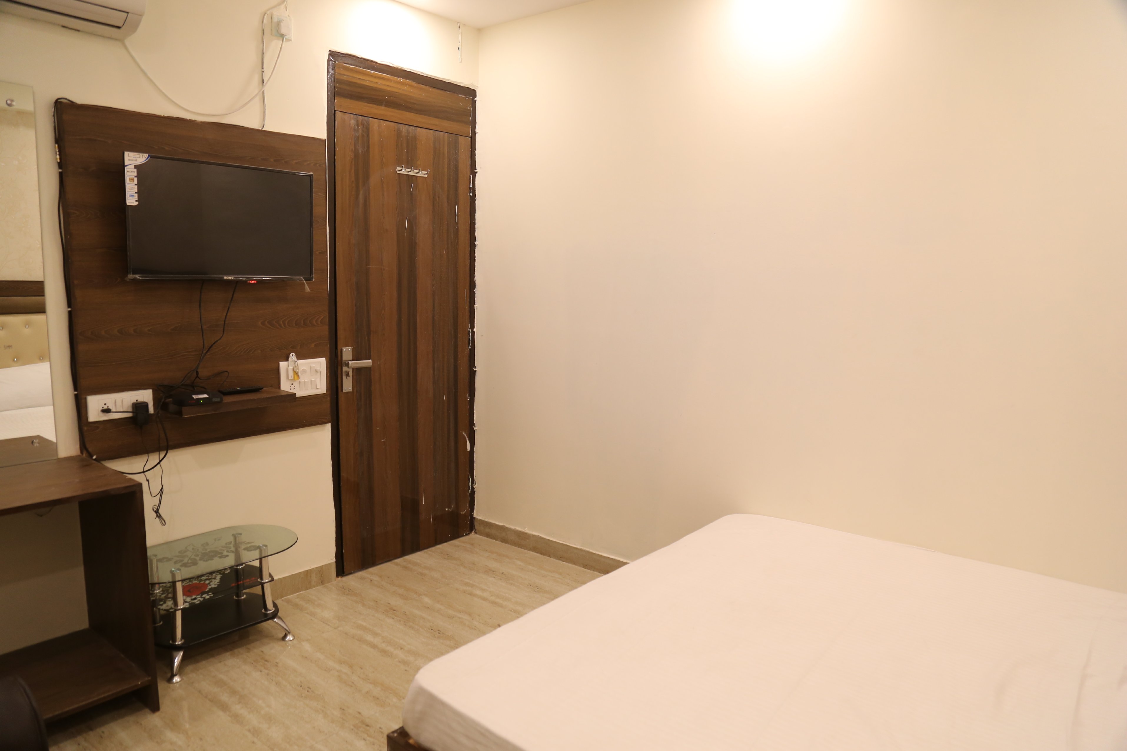 Hotel Mona Regency Near Nirman Vihar Metro Station - Tap to explore photos