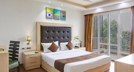 Limewood Stay Near Unitech Cyber Park Room Type - King Studio with Bathtub Limewood Stay Near Unitech Cyber Park Room Type - King Studio with Bathtub