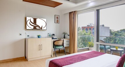 Limewood Stay Near Unitech Cyber Park Room Type - Suite Room with Balcony, Living Area and Bathtub Limewood Stay Near Unitech Cyber Park Room Type - Suite Room with Balcony, Living Area and Bathtub