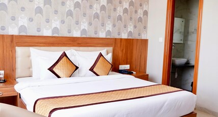 Sankar Hotel Room Type - Super Deluxe Room
