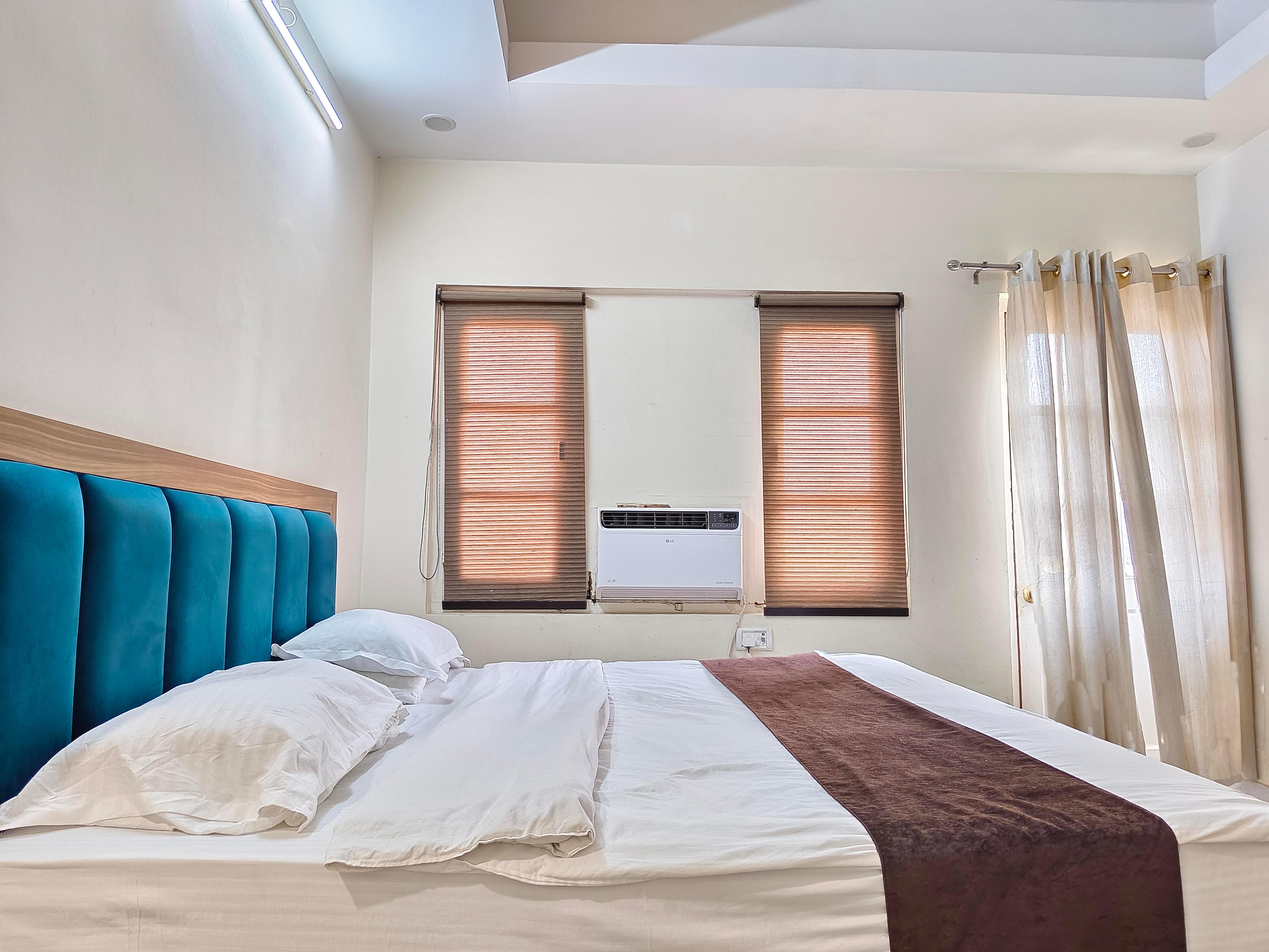 Hotel Prakash Room Type - Deluxe Room