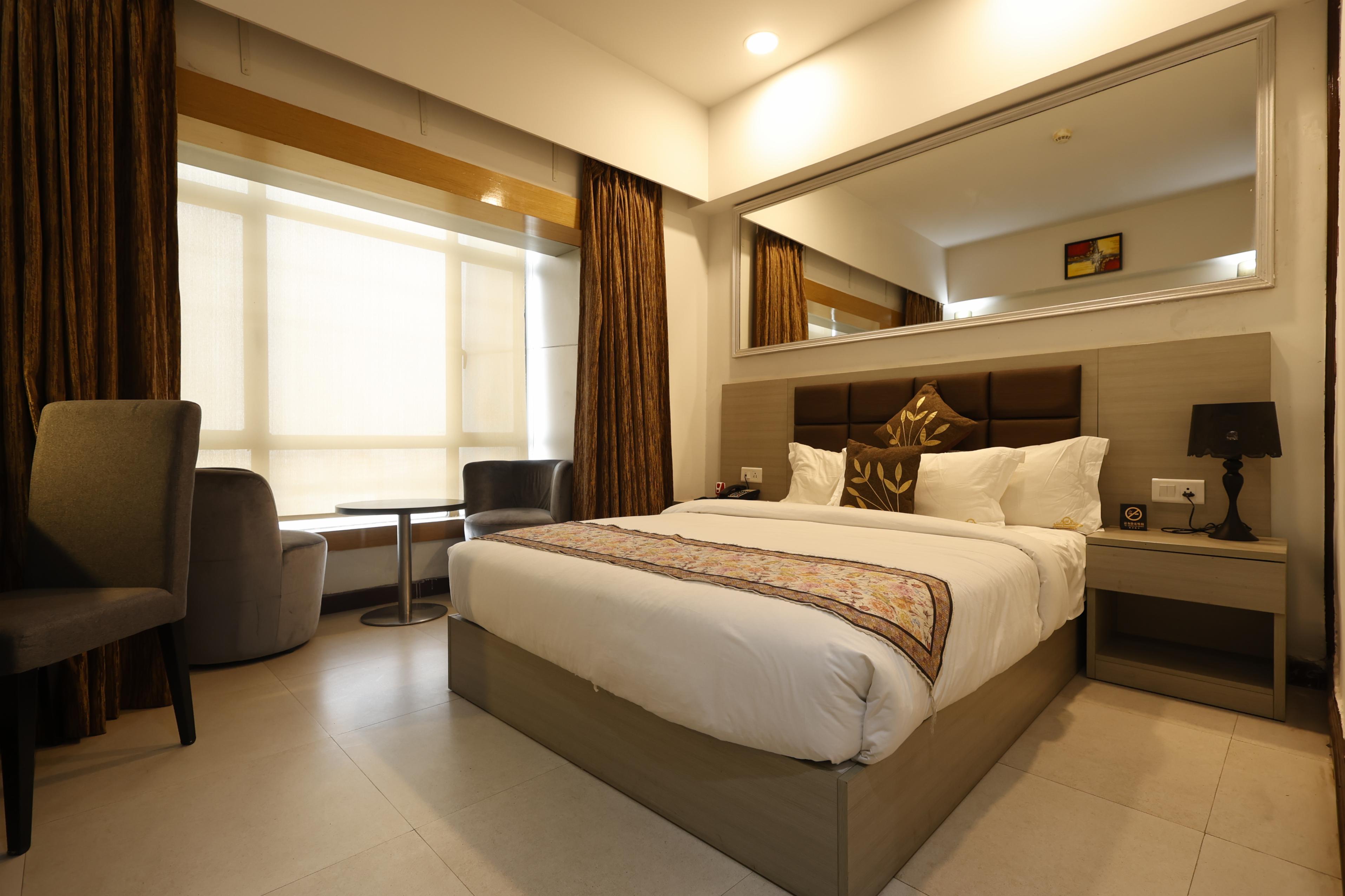 Aristocrat Hotel Room Type - Deluxe Queen Room