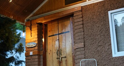 Anand@Tirthan Room Type - Independent Hut - Facing toward river with private access