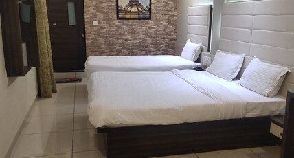 HOTEL CROSS ROADS Room Type - silver