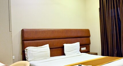 Hotel Shivam Residency Room Type - Deluxe Non AC Room