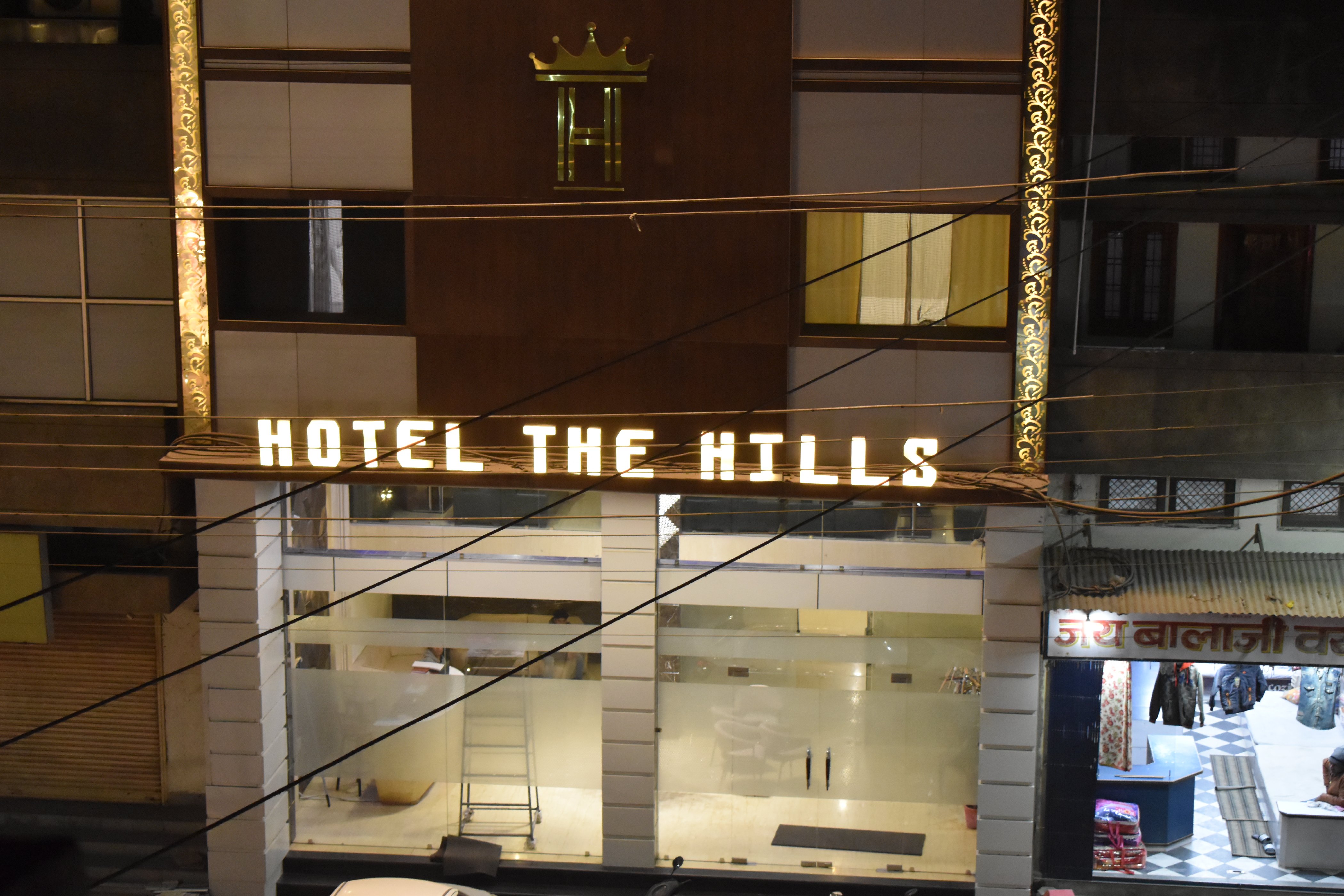 Hotel The Hills - Tap to explore photos
