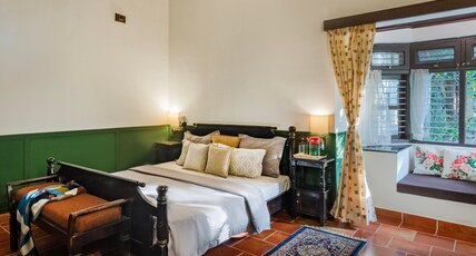 SaffronStays Calamondinn Bungalow Room Type - Luxury Room