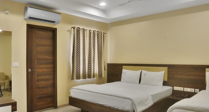 Ponnis Hotel Room Type - Deluxe Room 2 Bed (King and Single bed) Ponnis Hotel Room Type - Deluxe Room 2 Bed (King and Single bed)