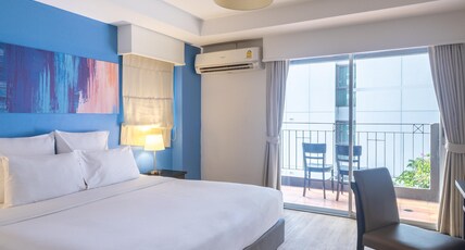 Journeyhub Pattaya Central Room Type - Deluxe King Room