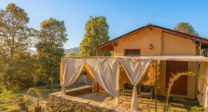 Homfortable Loshgyani - Panaromic Himalayan Views Room Type - Albrun - The Mudhouse