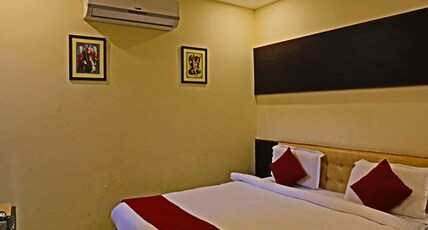 Hotel Suraj Palace Room Type - Deluxe AC Room Hotel Suraj Palace Room Type - Deluxe AC Room