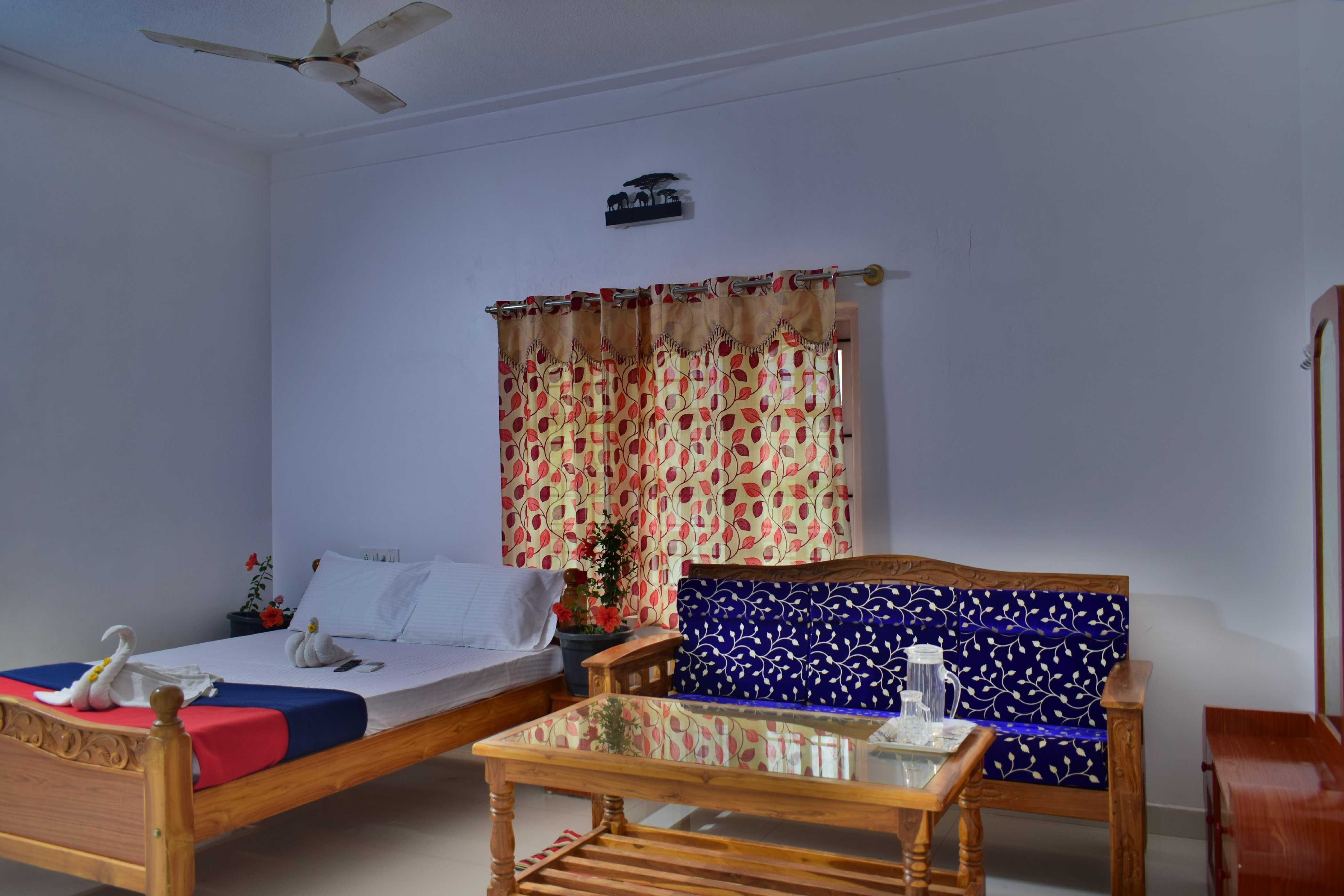 Yelagiri Farm House - Tap to explore photos