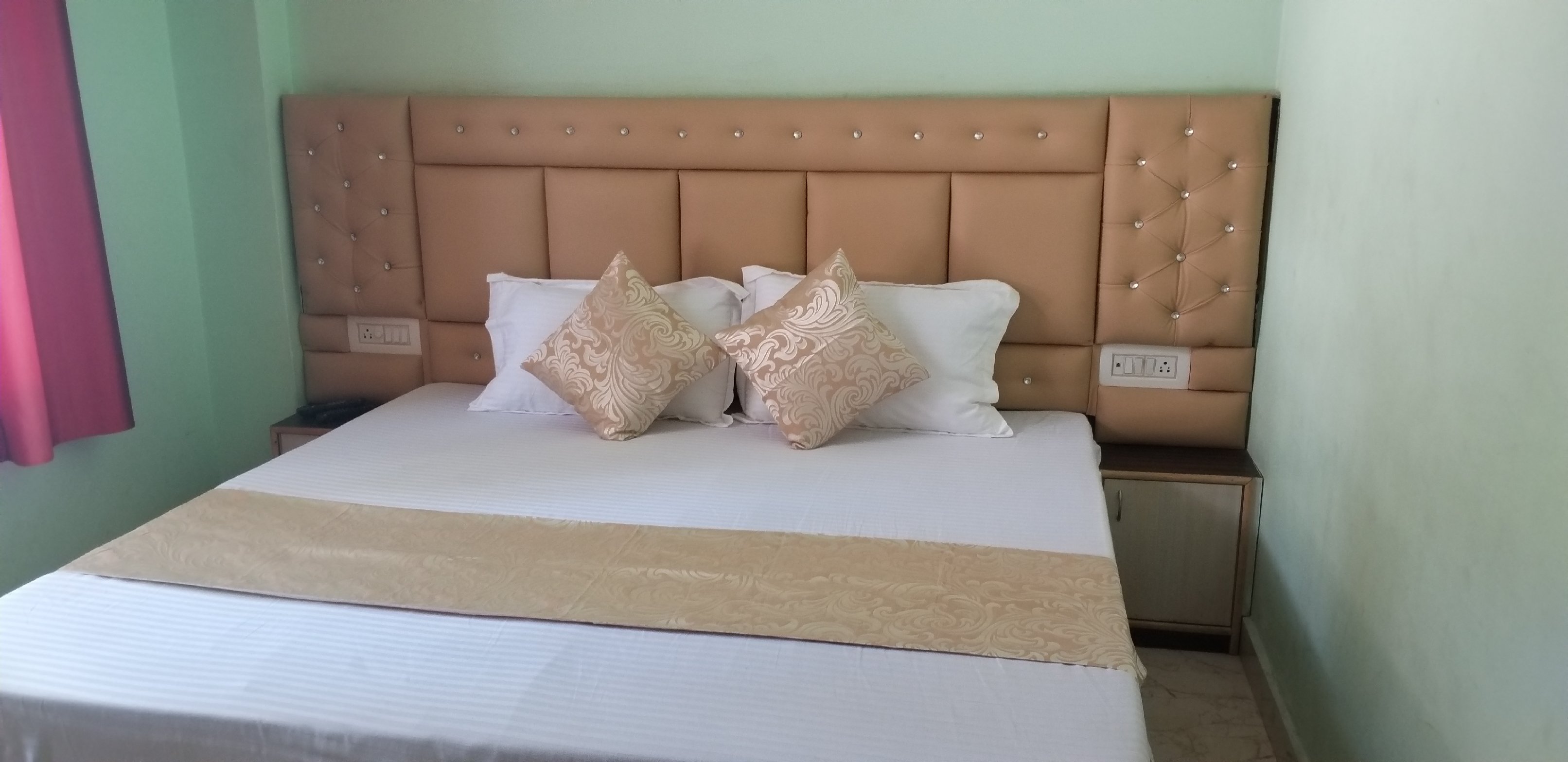 Hotel Park View - Tap to explore photos