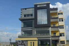  TRINAYANI  HOTEL & BANQUET