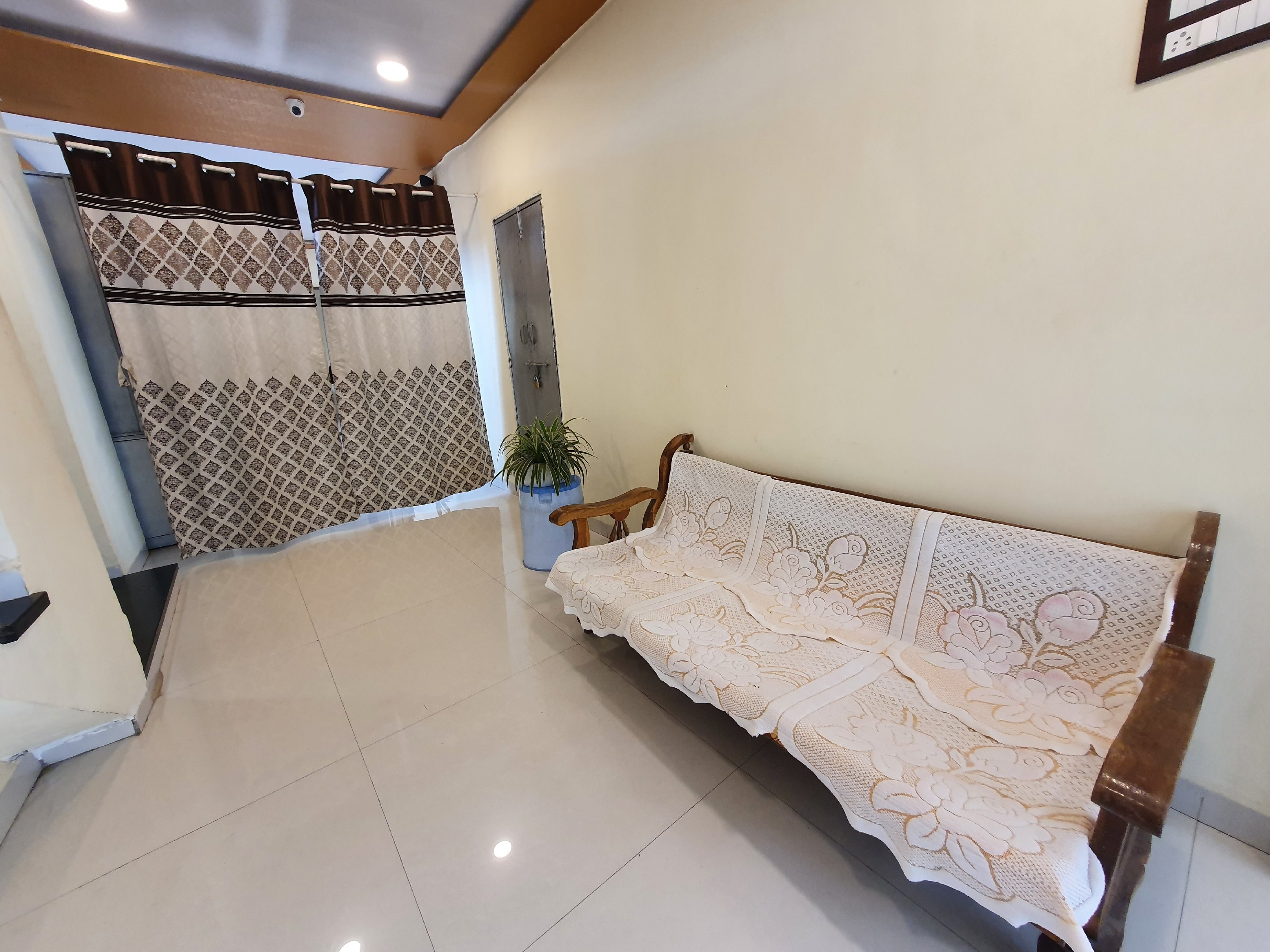 Bita Bhaktniwas | Rooms & Wi-Fi - Tap to explore photos