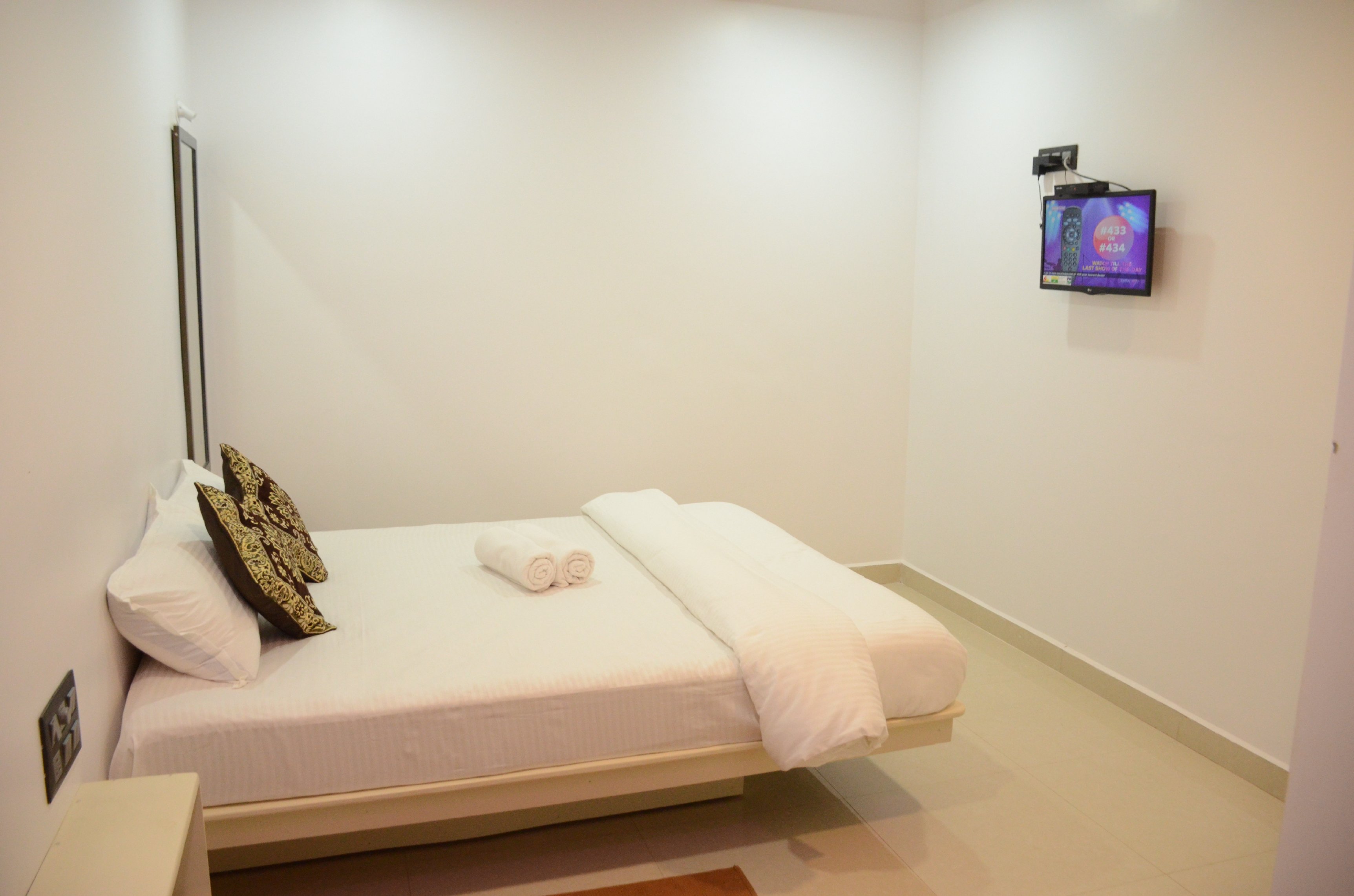 Anant Residency Room Type - Deluxe  Non AC