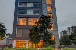 Pinnacle Grand Hotel