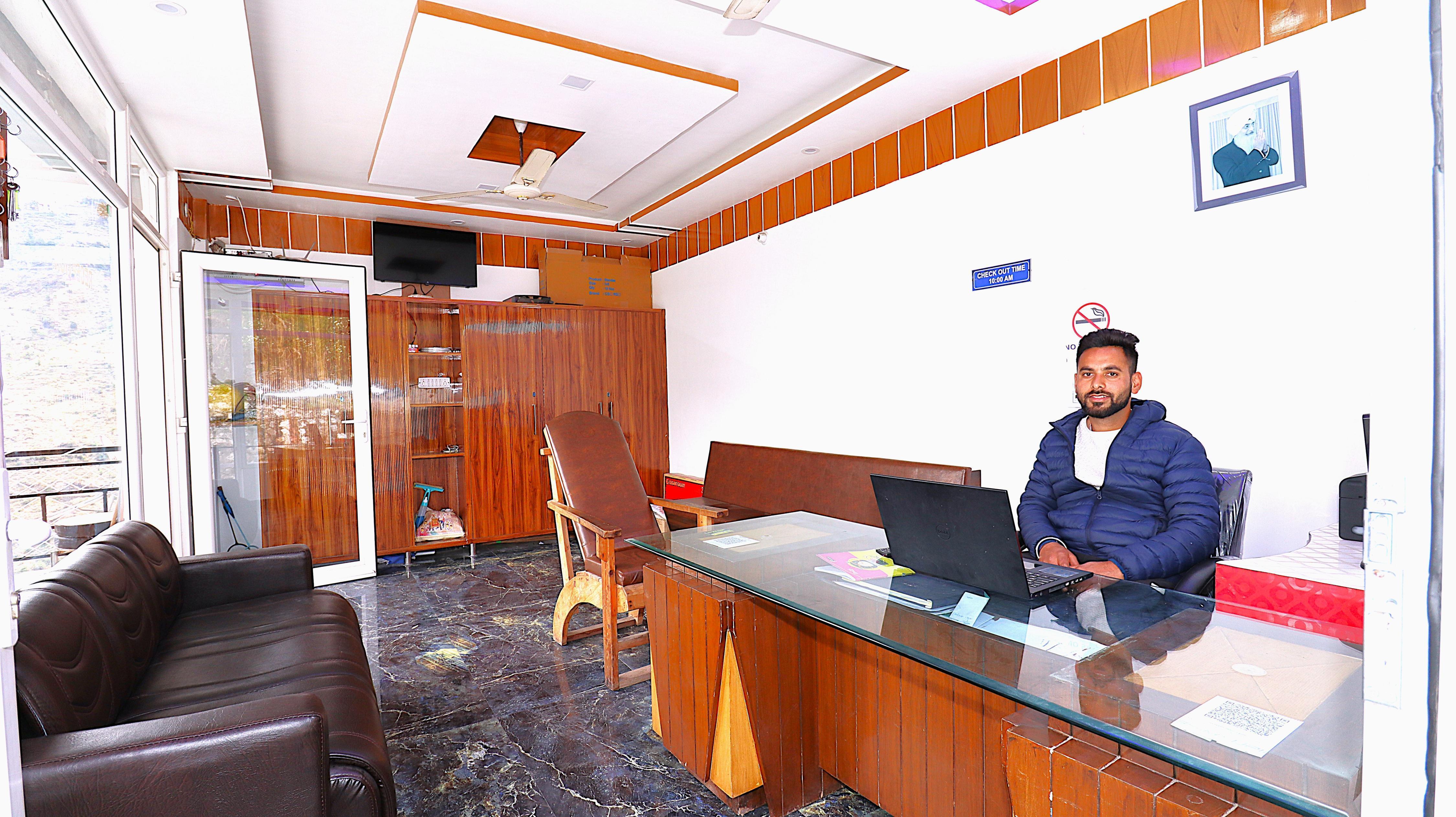 Hotel Valley View - Kempty Fall, Mussoorie! Luxury Balcony Rooms! Big Parking! Peaceful Stay