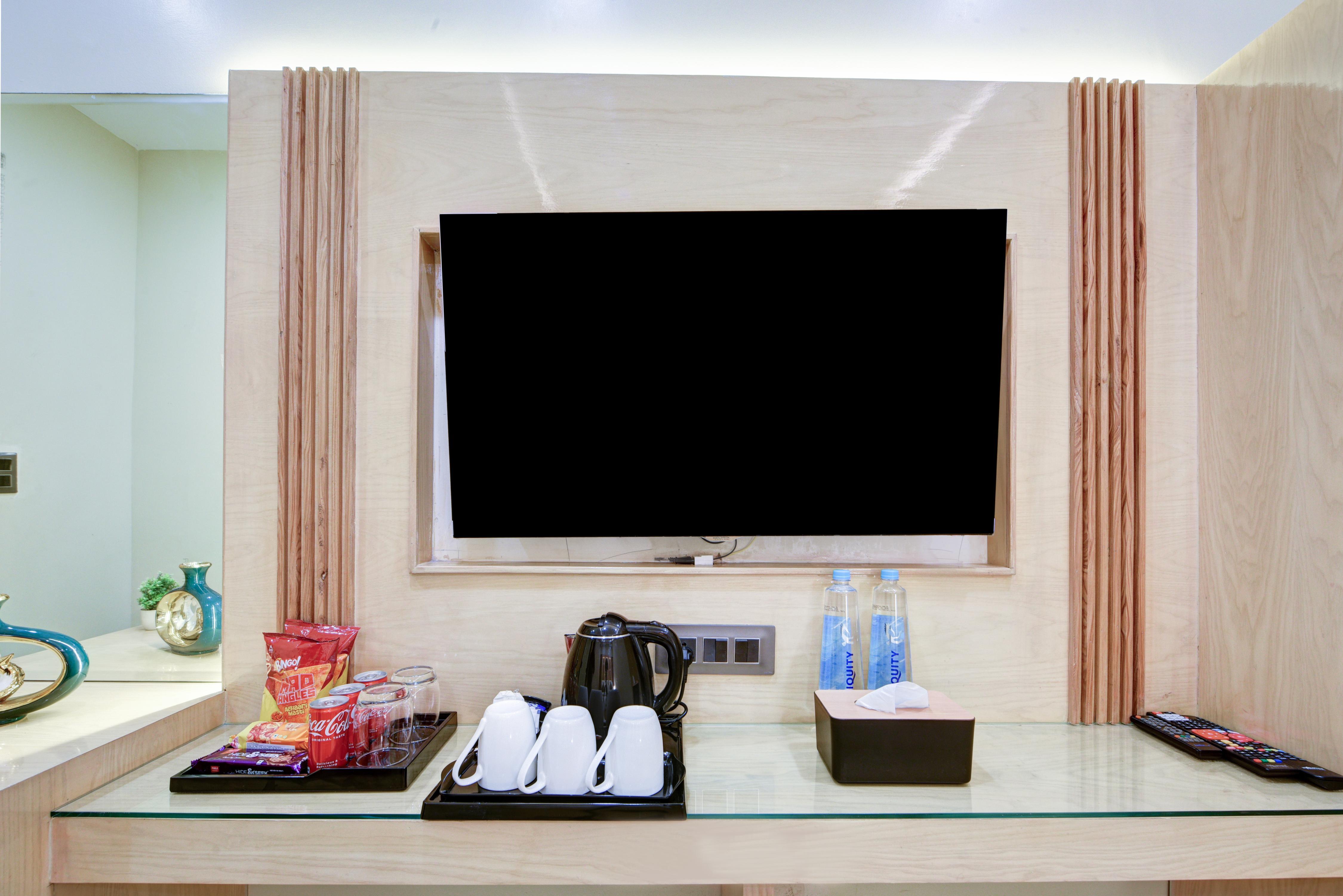 Hotel New Frontier Near Chandni Chowk Market and Old Delhi Railway Station - Tap to explore photos