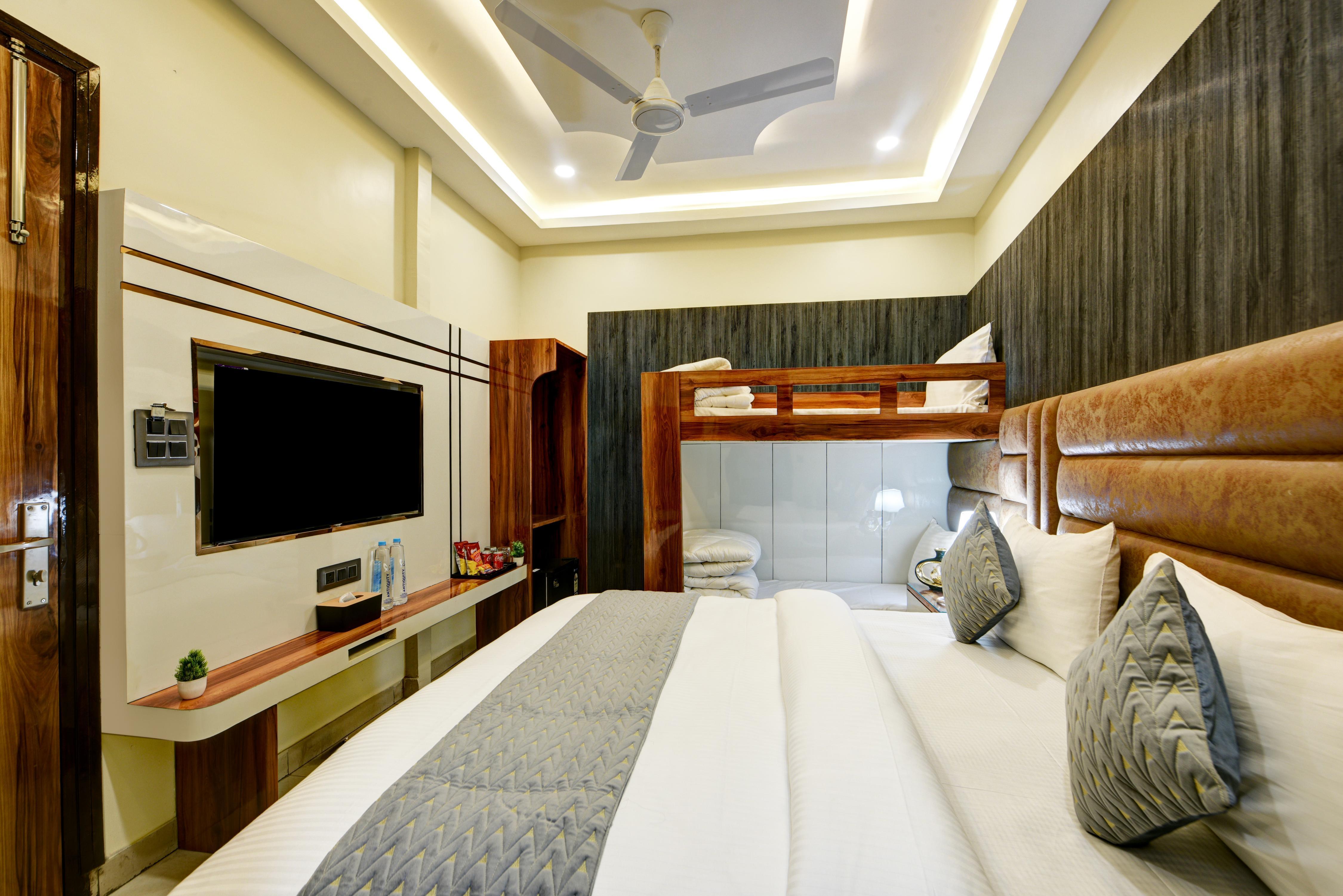 Hotel New Frontier Near Chandni Chowk Market and Old Delhi Railway Station - Tap to explore photos