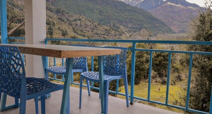 Travel4lyf.com Snow River Room Type - Interconnected Family Room (102 + 106) with Balcony - 2 Bathrooms