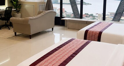 The Bridge Club Hotel Room Type - Executive Twin River