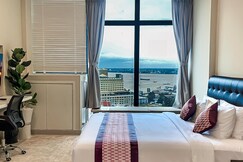 The Bridge Club Hotel