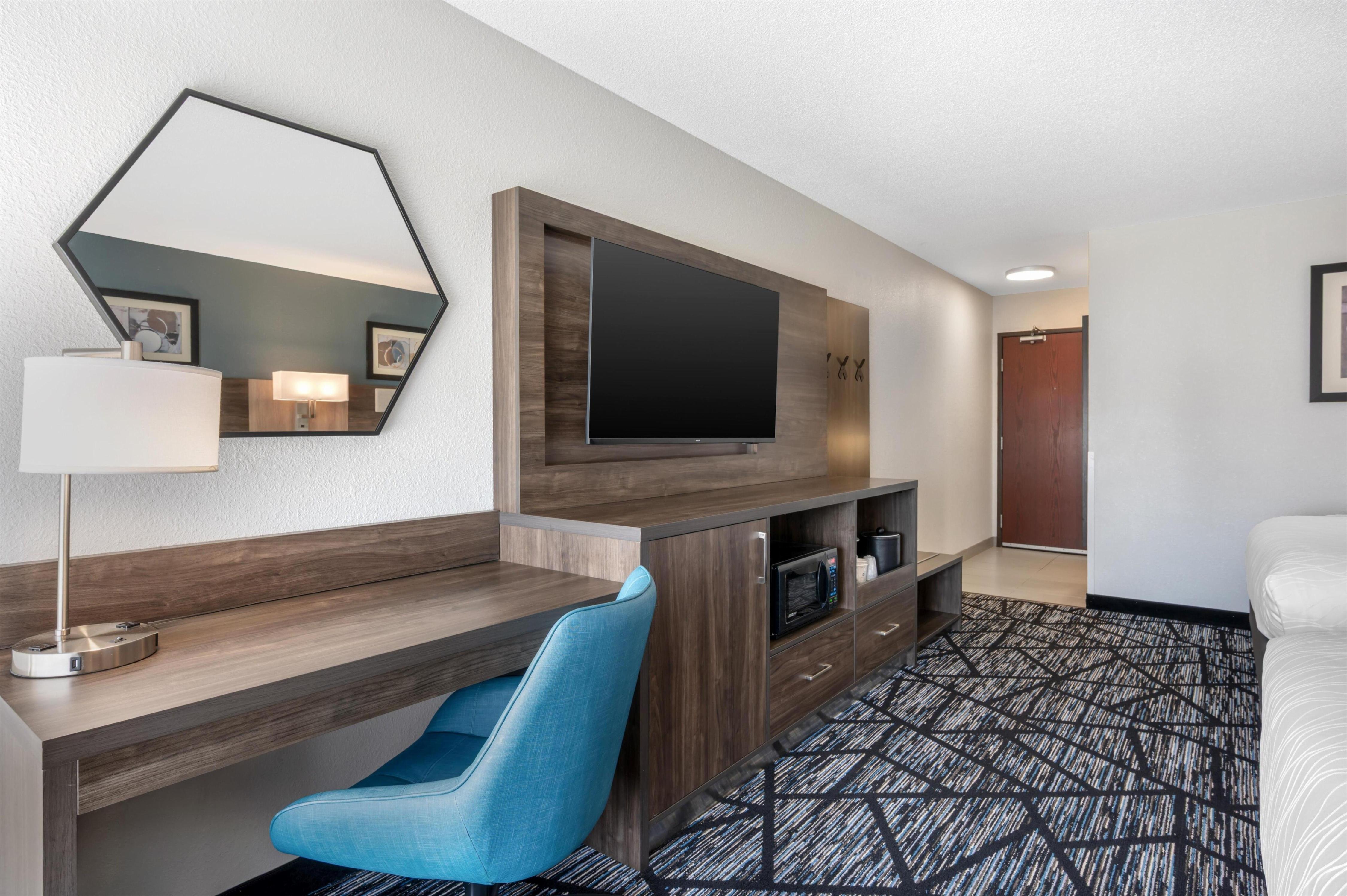 Best Western Plus Anderson - Tap to explore photos