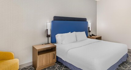 Hampton Inn & Suites by Hilton Riverside/Corona East Room Type - 1 KING BED NONSMOKING