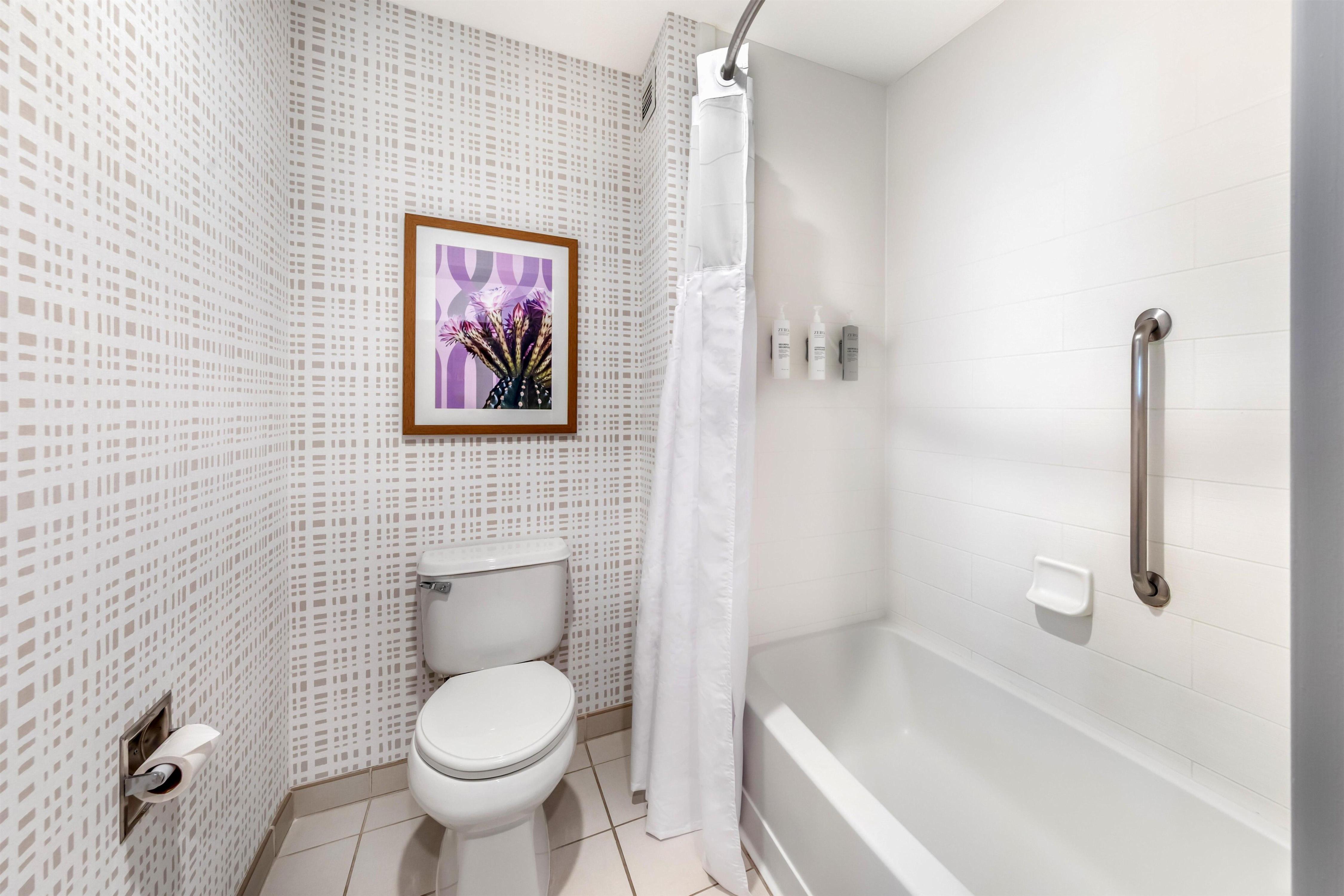 Hampton Inn & Suites by Hilton Riverside/Corona East - Tap to explore photos