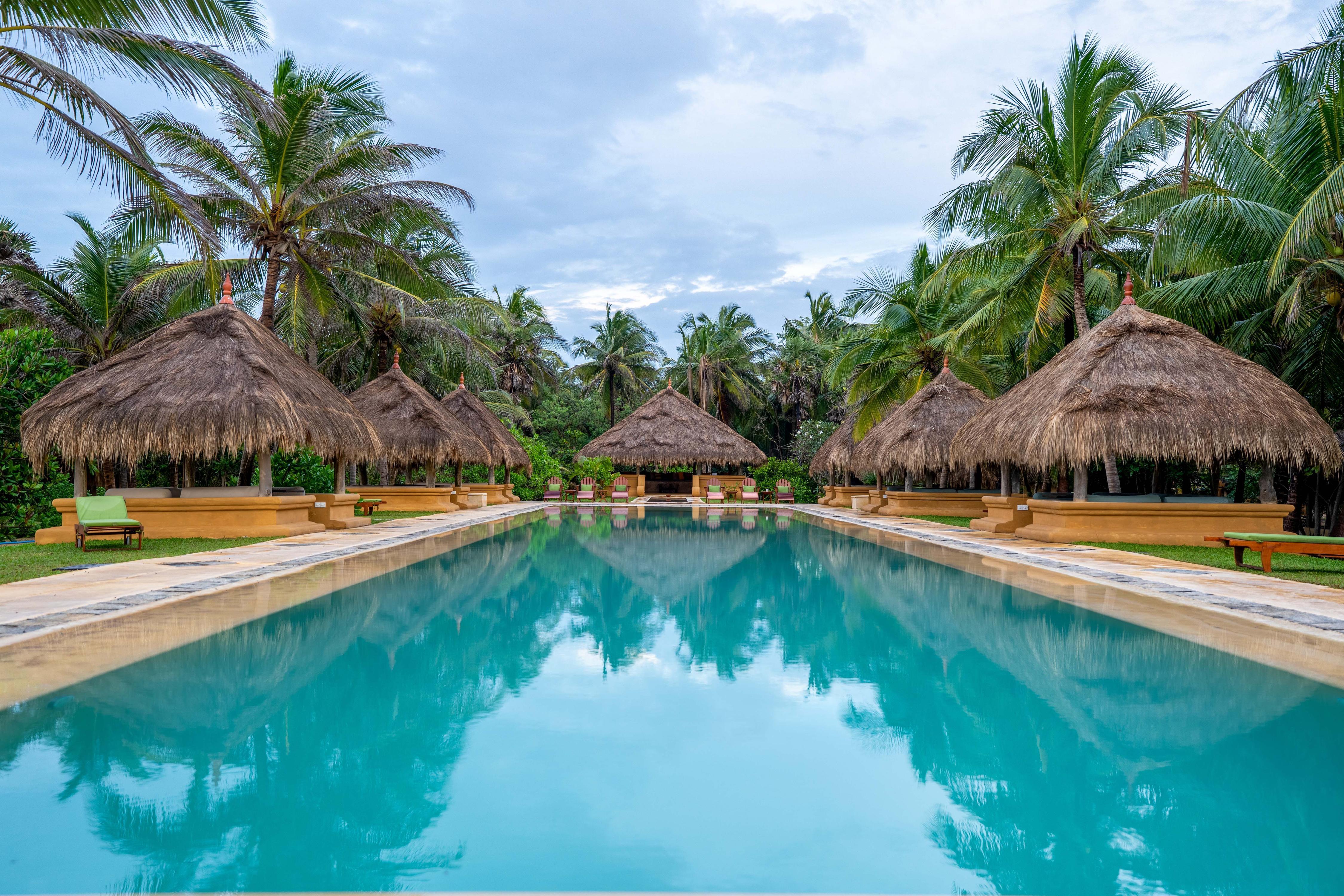 Bar Reef Resort - Tap to explore photos