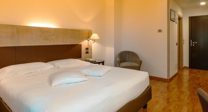 San Giorgio, Sure Hotel Collection by Best Western Room Type - 1 Queen Bed, Non-Smoking, Executive Room, Balcony San Giorgio, Sure Hotel Collection by Best Western Room Type - 1 Queen Bed, Non-Smoking, Executive Room, Balcony