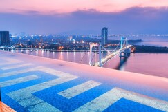 Wyndham Danang Golden Bay Hotel