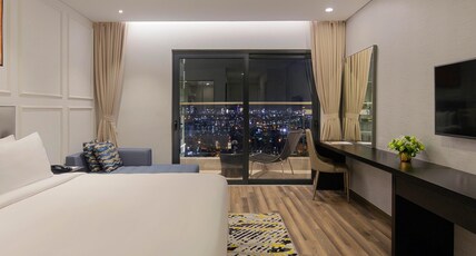Wyndham Danang Golden Bay Hotel Room Type - Deluxe King