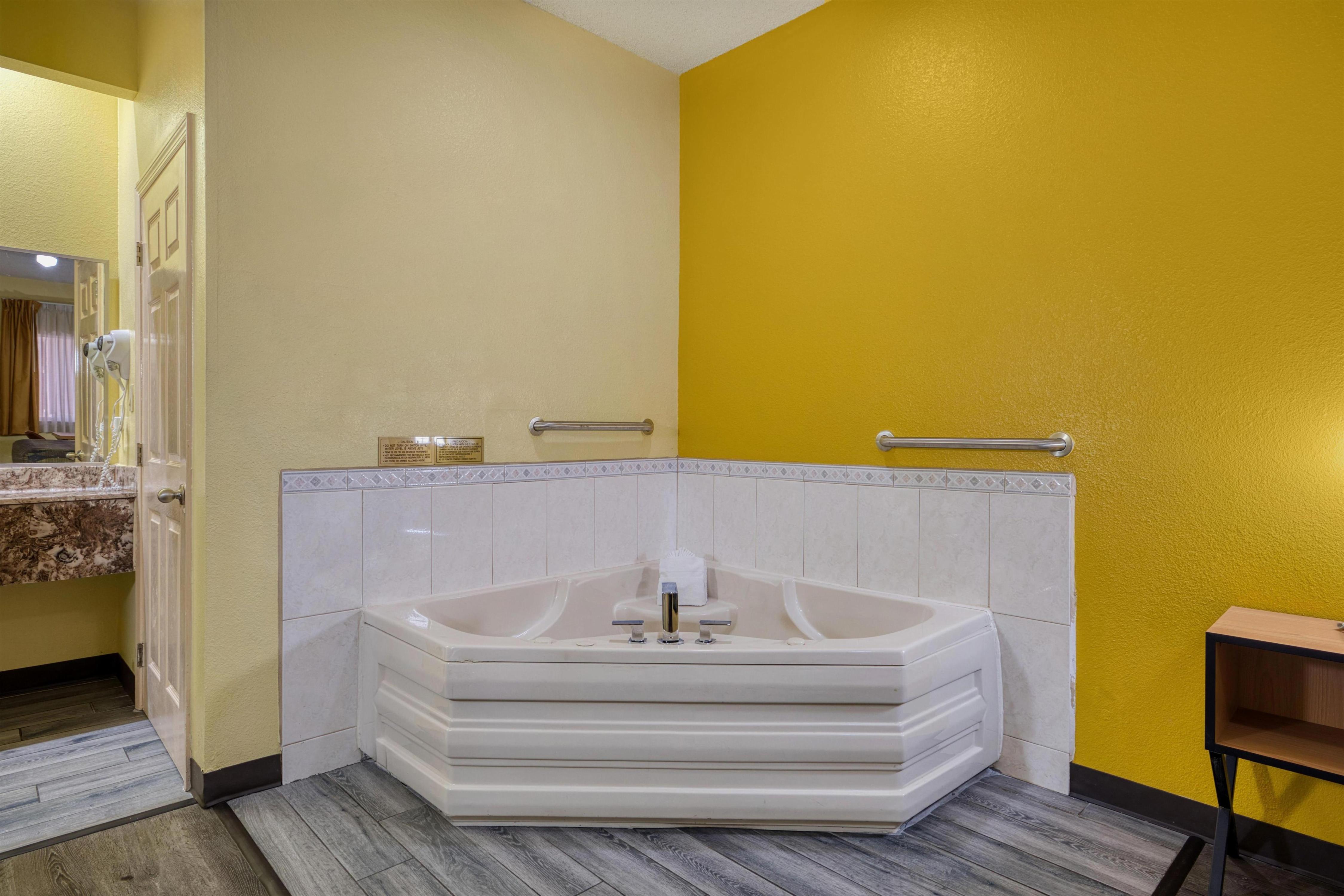 SureStay Hotel By Best Western Mission Room Type - Suite-1 King Bed, Smoking Room, Jacuzzi, Microwave And Refrigerator, Flat Screen Television, High Sp SureStay Hotel By Best Western Mission Room Type - Suite-1 King Bed, Smoking Room, Jacuzzi, Microwave And Refrigerator, Flat Screen Television, High Sp