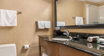 Best Western Sicamous Inn Room Type - Suite-1 King Bed, Non-Smoking, Separate Bedroom, Sofabed, Fireplace, Microwave And Refrigerator, Wi-