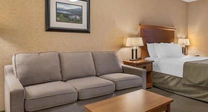 Best Western Sicamous Inn Room Type - Suite-1 King 1 Queen, Non-Smoking, One Bedroom, Sofabed, Dining Area, Wi-Fi, Full Breakfast