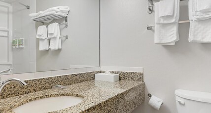 Best Western Inn At Penticton Room Type - Suite-2 Queen Beds, Non-Smoking, Sitting Area, Microwave And Mini-Refrigerator, Full Breakfast Best Western Inn At Penticton Room Type - Suite-2 Queen Beds, Non-Smoking, Sitting Area, Microwave And Mini-Refrigerator, Full Breakfast