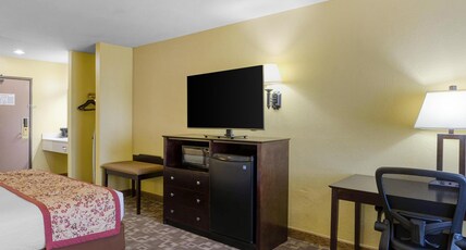 Best Western Blackfoot Inn Room Type - 1 King Bed, Non-Smoking, High Speed Internet Access, Desk, Coffee Maker, Iron And Ironing Board, Hai Best Western Blackfoot Inn Room Type - 1 King Bed, Non-Smoking, High Speed Internet Access, Desk, Coffee Maker, Iron And Ironing Board, Hai