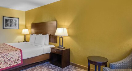 Best Western Blackfoot Inn Room Type - 1 King Bed, Mobility Accessible, Bathtub, Non-Smoking, Full Breakfast Best Western Blackfoot Inn Room Type - 1 King Bed, Mobility Accessible, Bathtub, Non-Smoking, Full Breakfast