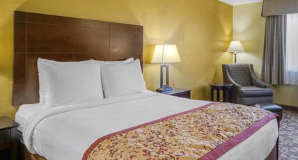 Best Western Blackfoot Inn Room Type - 1 Queen Bed, Non-Smoking, High Speed Internet Access, Desk, Coffee Maker, Iron And Ironing Board, Ha Best Western Blackfoot Inn Room Type - 1 Queen Bed, Non-Smoking, High Speed Internet Access, Desk, Coffee Maker, Iron And Ironing Board, Ha