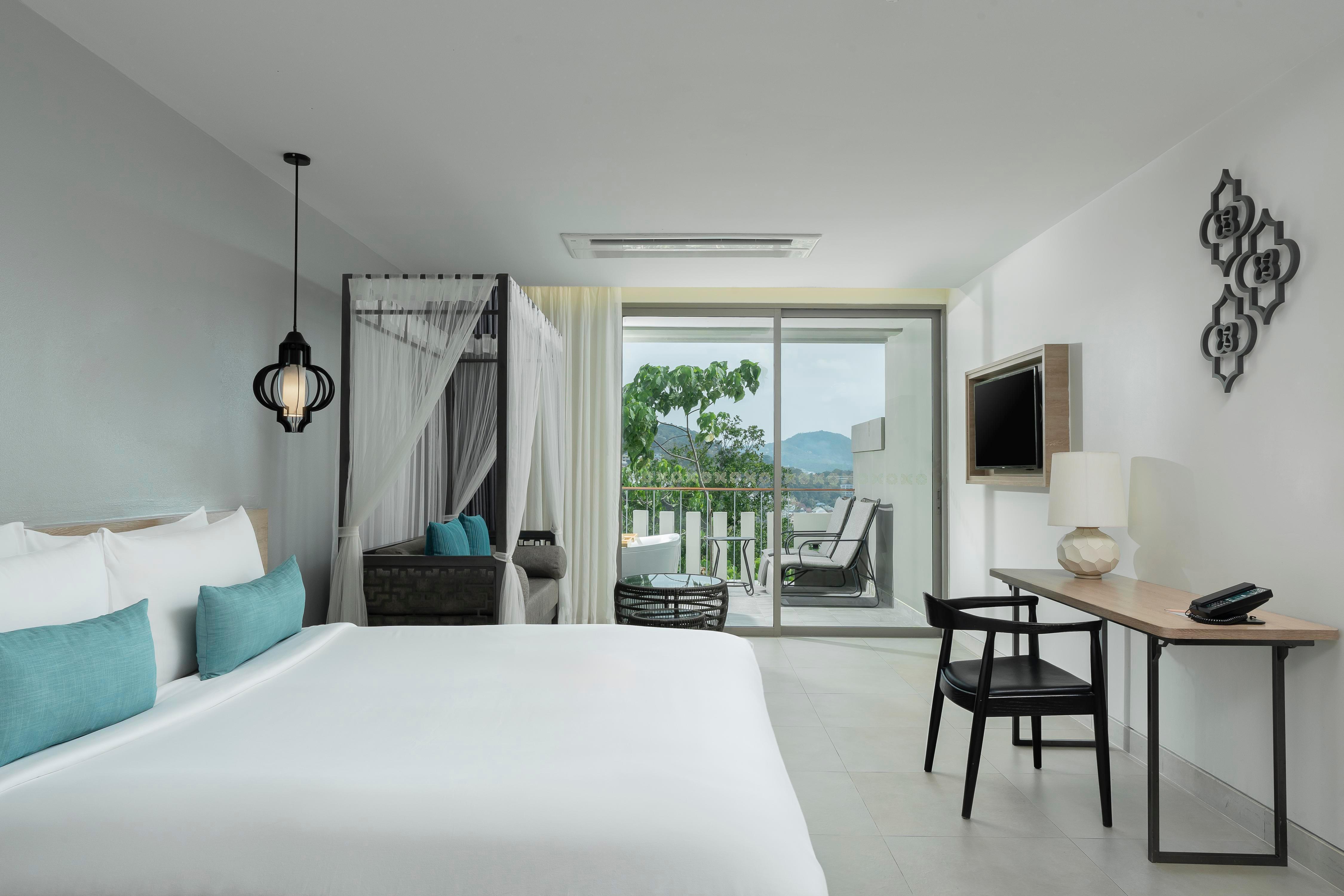 AtEase Phuket Patong Room Type - Grand Deluxe Jacuzzi