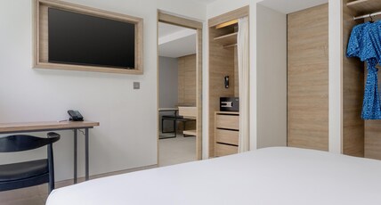 AtEase Phuket Patong Room Type - One Bedroom Suite Pool Access