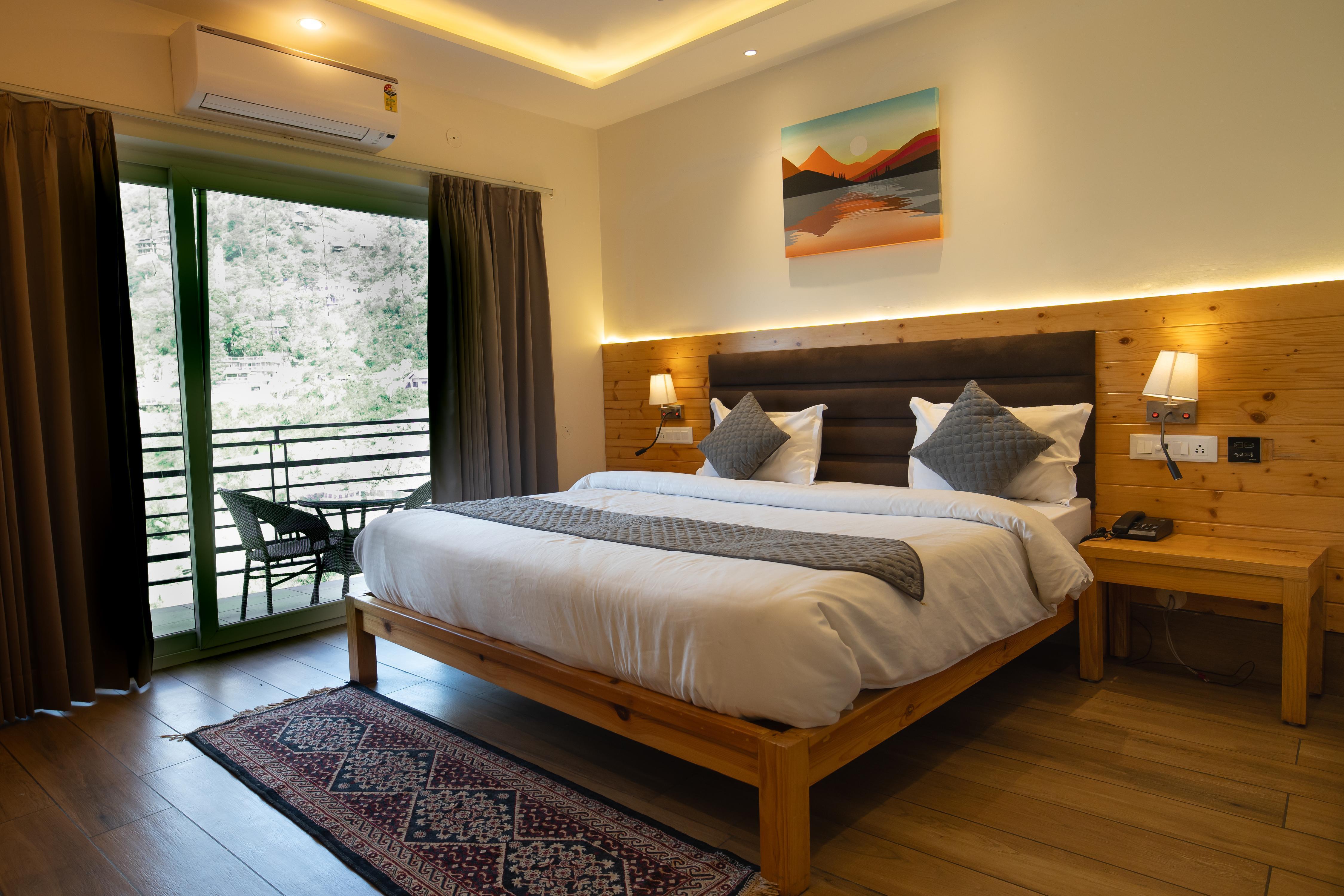 Heryk Hillview Hotel - Tap to explore photos