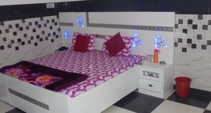 Tirupati Guest House Room Type - DELUXE (AC) Tirupati Guest House Room Type - DELUXE (AC)