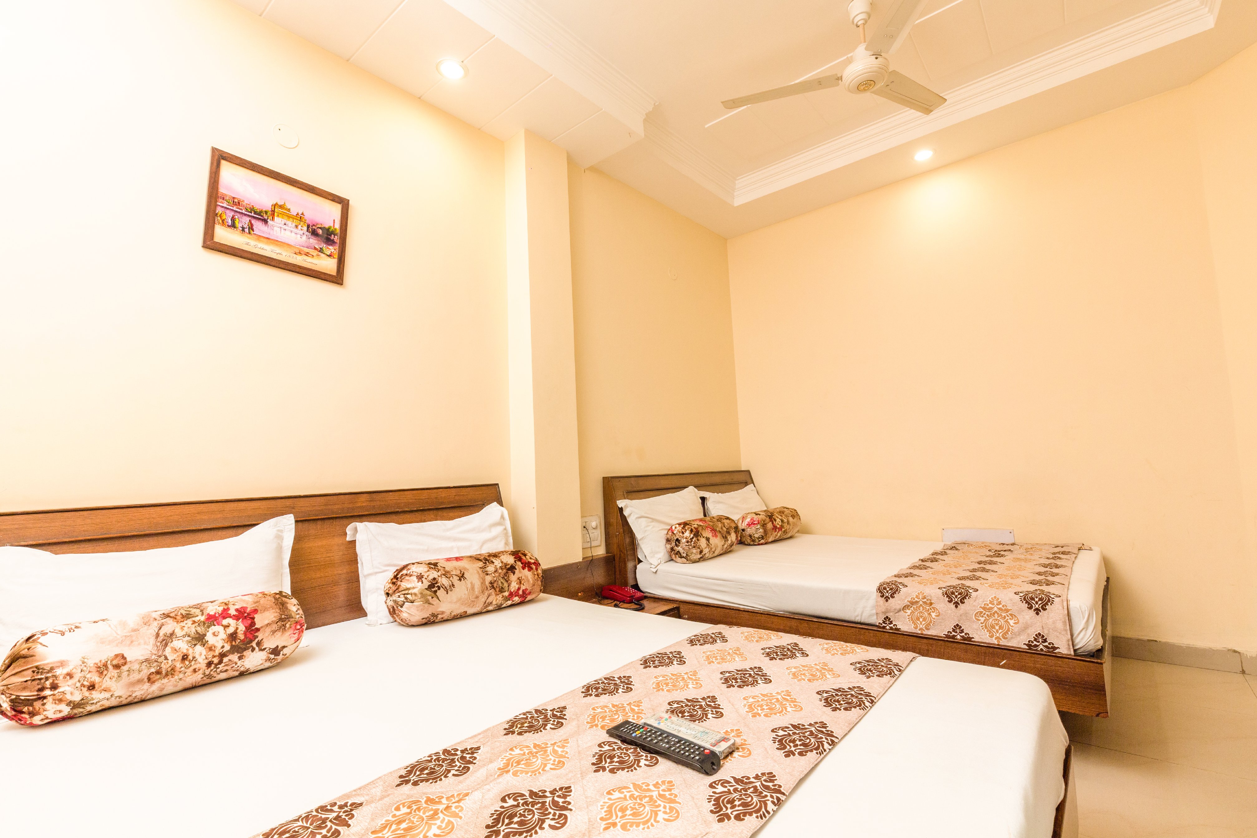 Hotel Sakhi Inn by Urban Galaxy Near Golden Temple - Tap to explore photos