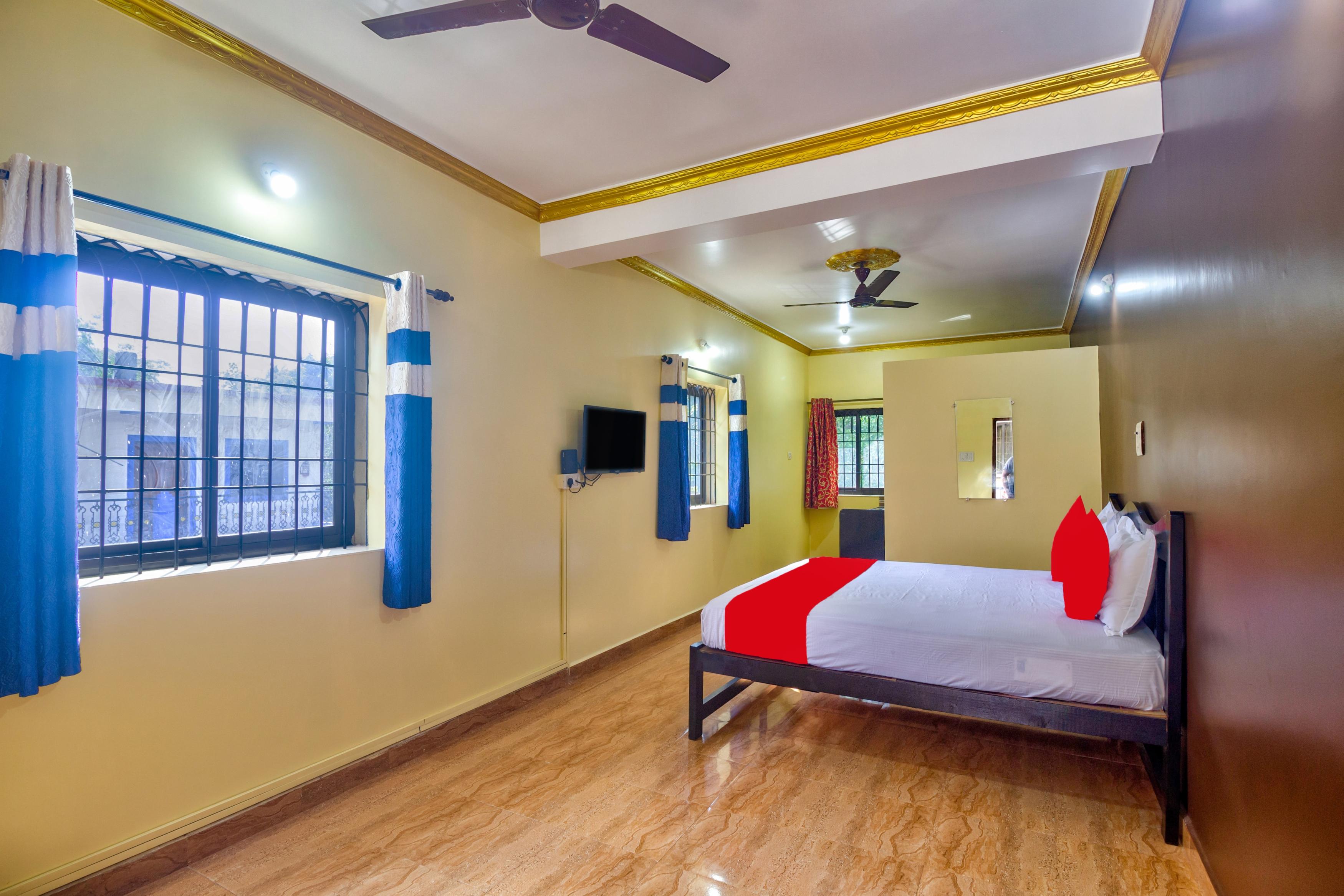 Goa Holiday AC & NON-AC ROOMS - Tap to explore photos