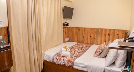 INDUS MOUNT ROYALE HOTEL-100Mtrs from Mall Room Type - COMFORT